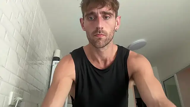 Snapshot of lukegunn chatting on 12/17/24, 02:44 lukegunn online show from 12/17/24, 02:44