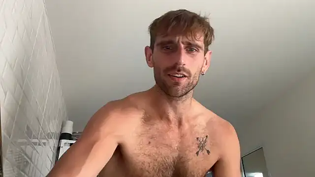 Snapshot of lukegunn chatting on 12/25/24, 11:10 lukegunn online show from 12/25/24, 11:10