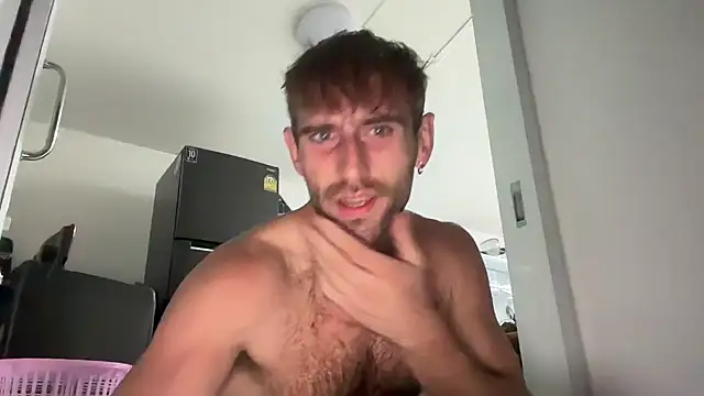 Snapshot of lukegunn chatting on 01/03/25, 10:51 lukegunn online show from 01/03/25, 10:51