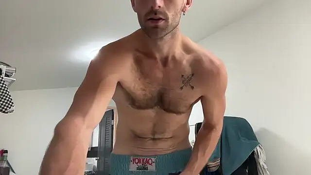 Snapshot of lukegunn chatting on 01/09/25, 02:22 lukegunn online show from 01/09/25, 02:22