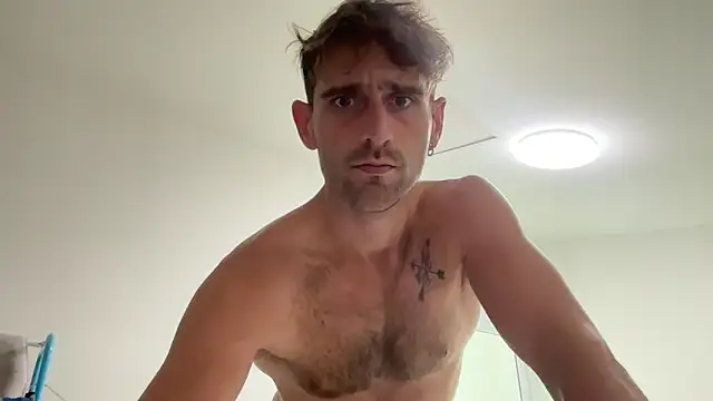 Snapshot of lukegunn chatting on 01/23/25, 01:19 lukegunn online show from 01/23/25, 01:19