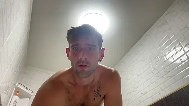 Snapshot of lukegunn chatting on 02/10/25, 11:45 lukegunn online show from 02/10/25, 11:45