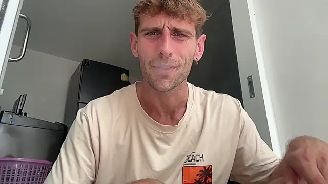 Snapshot of lukegunn chatting on 02/19/25, 06:55 lukegunn online show from 02/19/25, 06:55