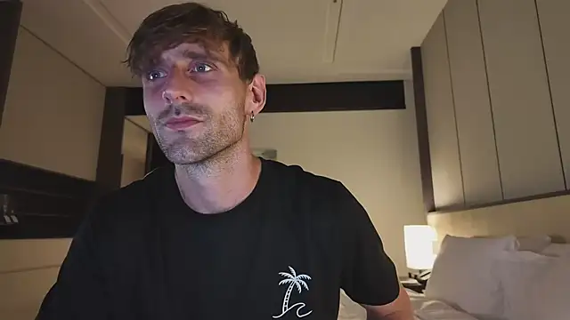 Snapshot of lukegunn chatting on 10/09/25, 12:47 lukegunn online show from 10/09/25, 12:47