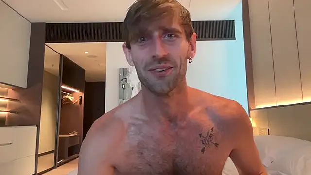 Snapshot of lukegunn chatting on 10/10/25, 09:52 lukegunn online show from 10/10/25, 09:52