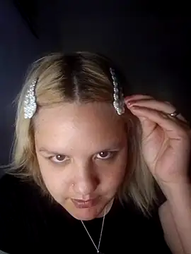 Snapshot of shaynarg chatting on 11/14/25, 03:38 shaynarg online show from 11/14/25, 03:38