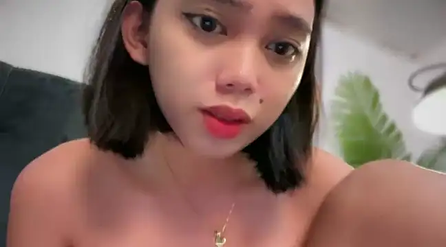 Snapshot of GenesisCastillano chatting on 02/22/25, 11:24 GenesisCastillano online show from 02/22/25, 11:24