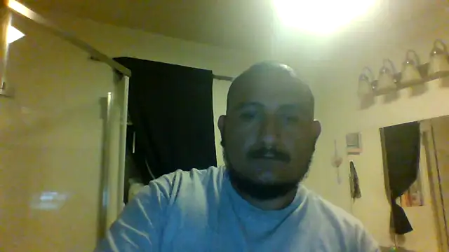 Snapshot of dro6969 chatting on 10/17/25, 02:37 dro6969 online show from 10/17/25, 02:37