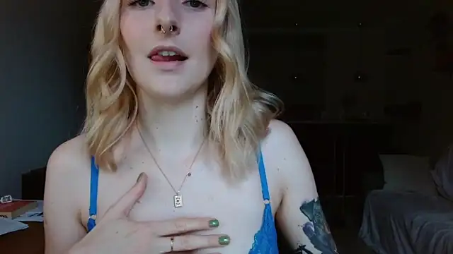 illusorycat online show from 11/18/25, 01:04