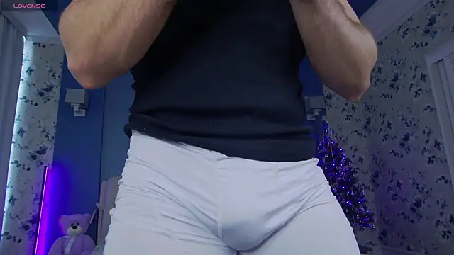 Snapshot of Arilas_ chatting on 12/14/24, 07:40 Arilas online show from 12/14/24, 07:40