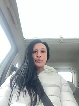 Snapshot of Luna-77 chatting on 02/19/25, 12:33 Luna-77 online show from 02/19/25, 12:33