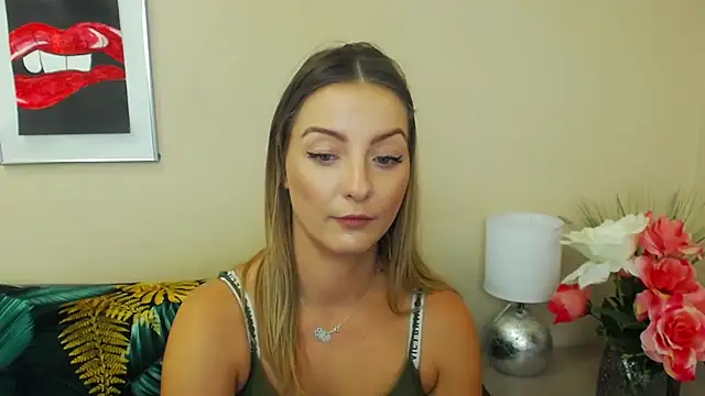 Snapshot of NatalieSexy chatting on 12/10/24, 01:22 NatalieSexy online show from 12/10/24, 01:22