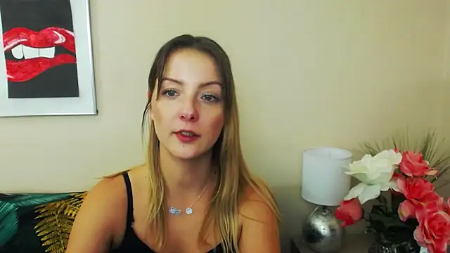 Snapshot of NatalieSexy chatting on 12/16/24, 01:22 NatalieSexy online show from 12/16/24, 01:22