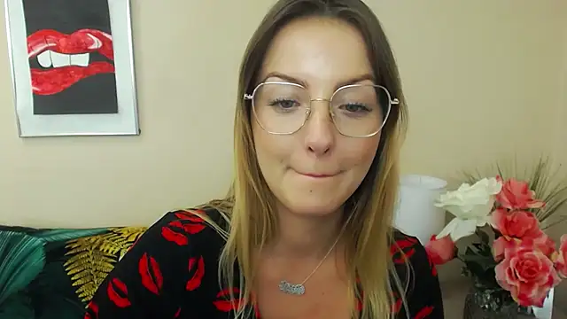 Snapshot of NatalieSexy chatting on 12/18/24, 01:23 NatalieSexy online show from 12/18/24, 01:23