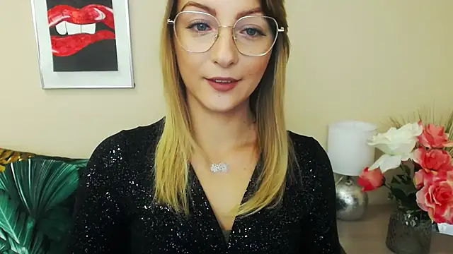 Snapshot of NatalieSexy chatting on 12/23/24, 07:17 NatalieSexy online show from 12/23/24, 07:17