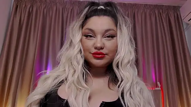 Snapshot of Larissa_K chatting on 10/24/25, 07:05 Larissa K online show from 10/24/25, 07:05