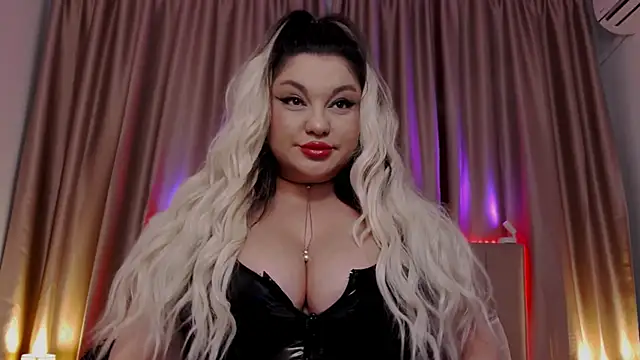 Snapshot of Larissa_K chatting on 10/26/25, 01:06 Larissa K online show from 10/26/25, 01:06