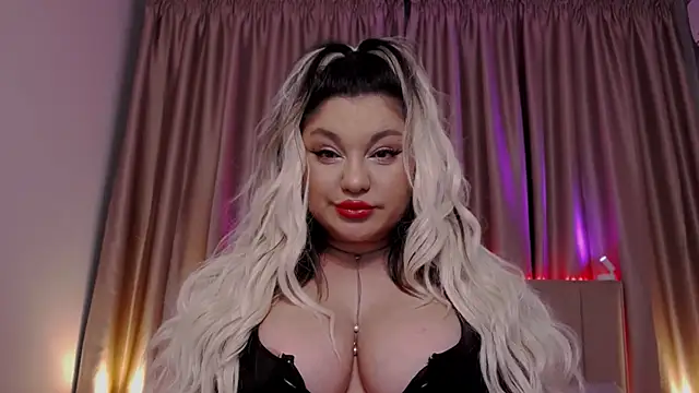 Snapshot of Larissa_K chatting on 11/06/25, 04:41 Larissa K online show from 11/06/25, 04:41