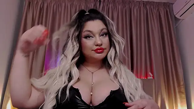 Snapshot of Larissa_K chatting on 11/12/25, 07:46 Larissa K online show from 11/12/25, 07:46