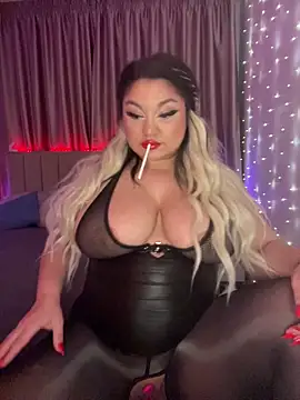 Snapshot of Larissa_K chatting on 11/21/25, 02:49 Larissa K online show from 11/21/25, 02:49