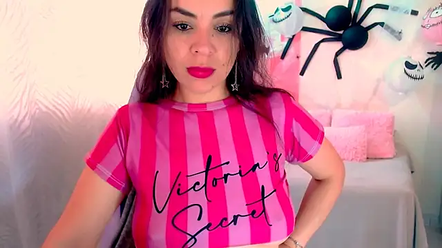 Snapshot of LATINGODDESS_X chatting on 10/17/25, 03:25 LATINGODDESS X online show from 10/17/25, 03:25