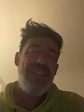 Snapshot of maxximere chatting on 11/18/25, 01:55 maxximere online show from 11/18/25, 01:55