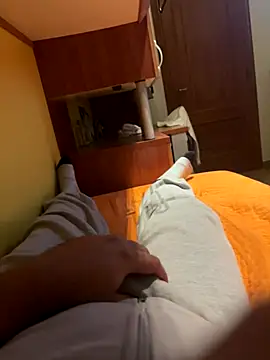 alex21017 online show from 11/01/25, 01:07