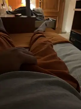 alex21017 online show from 11/08/25, 02:12