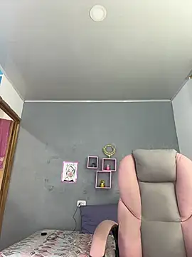 Snapshot of SexyLeilaa chatting on 12/19/24, 06:45 SexyLeilaa online show from 12/19/24, 06:45