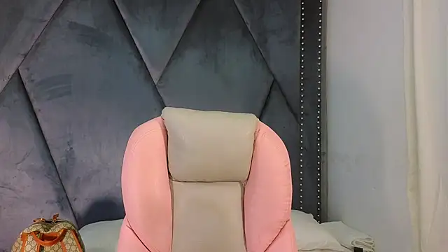 Snapshot of SexyLeilaa chatting on 03/09/25, 12:00 SexyLeilaa online show from 03/09/25, 12:00