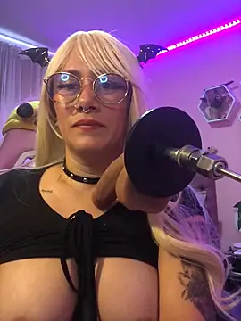 Luna Paris  online show from 02/10/25, 04:04