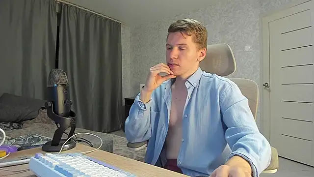 Snapshot of Bananas_dick chatting on 09/21/25, 02:35 Bananas dick online show from 09/21/25, 02:35
