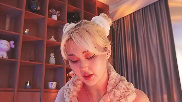 Snapshot of hyun_chia chatting on 11/06/25, 01:39 hyun chia online show from 11/06/25, 01:39