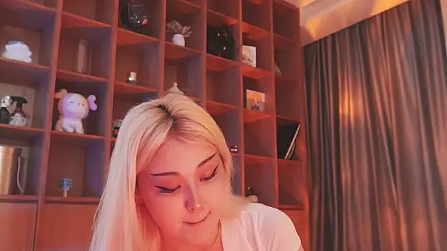 Snapshot of hyun_chia chatting on 11/22/25, 03:16 hyun chia online show from 11/22/25, 03:16