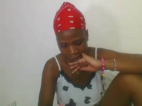 Snapshot of Sweetbaby004 chatting on 10/13/25, 03:01 Sweetbaby004 online show from 10/13/25, 03:01