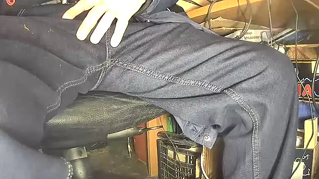 Snapshot of nonnomaturobisex chatting on 02/04/25, 03:26 nonnomaturobisex online show from 02/04/25, 03:26