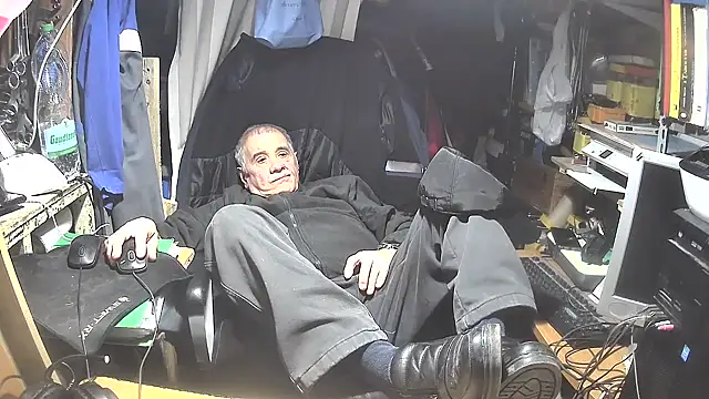 Snapshot of nonnomaturobisex chatting on 02/18/25, 05:31 nonnomaturobisex online show from 02/18/25, 05:31