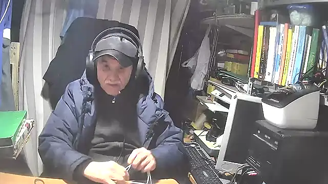 Snapshot of nonnomaturobisex chatting on 02/20/25, 10:48 nonnomaturobisex online show from 02/20/25, 10:48