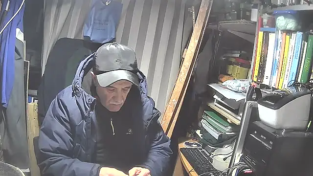 Snapshot of nonnomaturobisex chatting on 02/23/25, 04:13 nonnomaturobisex online show from 02/23/25, 04:13