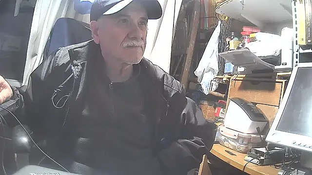 Snapshot of nonnomaturobisex chatting on 03/10/25, 05:18 nonnomaturobisex online show from 03/10/25, 05:18