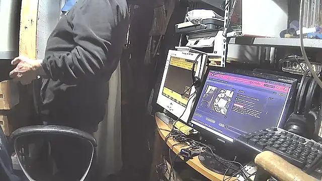 Snapshot of nonnomaturobisex chatting on 03/15/25, 09:52 nonnomaturobisex online show from 03/15/25, 09:52