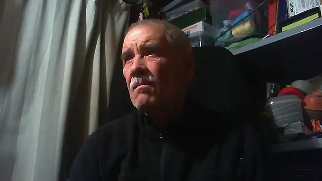 Snapshot of nonnomaturobisex chatting on 10/15/25, 05:13 nonnomaturobisex online show from 10/15/25, 05:13