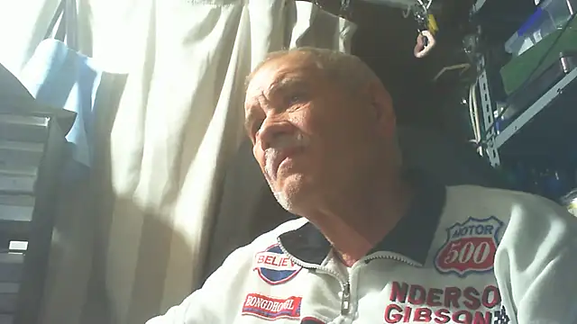 Snapshot of nonnomaturobisex chatting on 10/27/25, 04:00 nonnomaturobisex online show from 10/27/25, 04:00