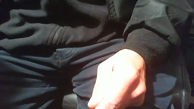 Snapshot of nonnomaturobisex chatting on 10/31/25, 08:37 nonnomaturobisex online show from 10/31/25, 08:37