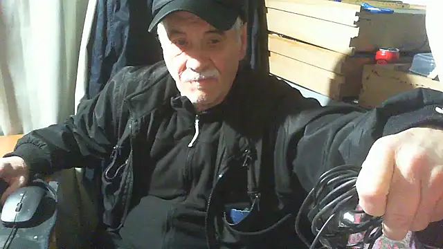 Snapshot of nonnomaturobisex chatting on 11/14/25, 08:02 nonnomaturobisex online show from 11/14/25, 08:02