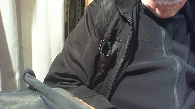 Snapshot of nonnomaturobisex chatting on 11/18/25, 07:57 nonnomaturobisex online show from 11/18/25, 07:57