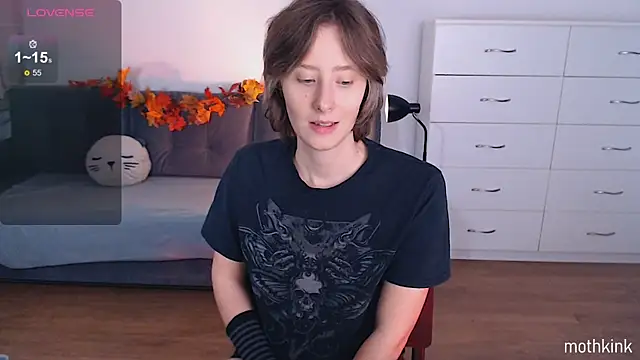 Snapshot of mothkink chatting on 10/17/25, 04:53 mothkink online show from 10/17/25, 04:53