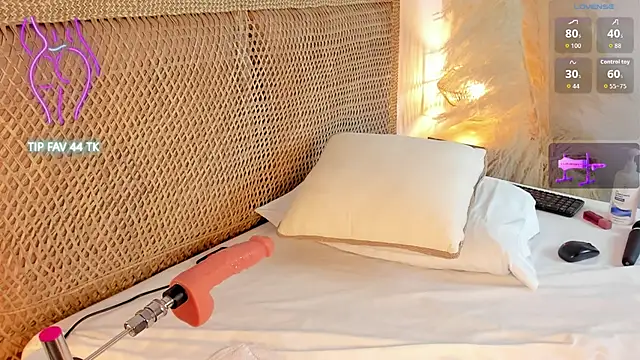 cloe 25 online show from 10/25/25, 03:25