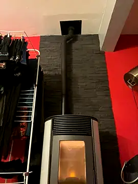 Snapshot of louh261 chatting on 11/20/25, 05:45 louh261 online show from 11/20/25, 05:45