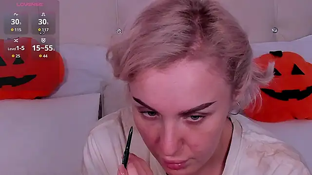 LianaFord online show from 10/27/25, 10:14